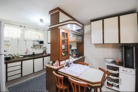 Casa à venda com 275m², 3 quartos e 2 vagasCozinha - Armários