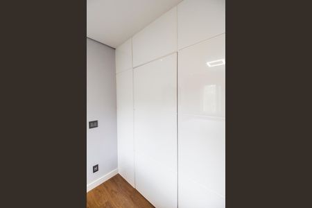 Apartamento à venda com 101m², 2 quartos e 2 vagas Apartamento à venda com 101m², 2 quartos e 2 vagasCloset da suíte