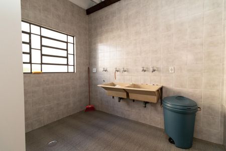 Casa à venda com 400m², 4 quartos e 5 vagasÁrea de Serviço 2