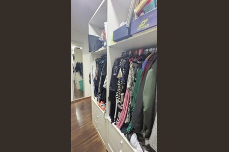 Casa à venda com 125m², 3 quartos e 6 vagas Casa à venda com 125m², 3 quartos e 6 vagasSuíte - Closet