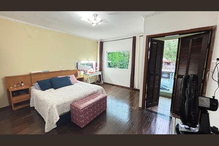 Casa à venda com 125m², 3 quartos e 6 vagas Casa à venda com 125m², 3 quartos e 6 vagasSuíte