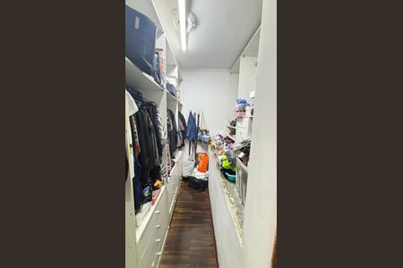 Casa à venda com 125m², 3 quartos e 6 vagas Casa à venda com 125m², 3 quartos e 6 vagasSuíte - Closet