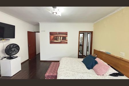 Casa à venda com 125m², 3 quartos e 6 vagas Casa à venda com 125m², 3 quartos e 6 vagasSuíte