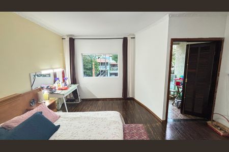 Casa à venda com 125m², 3 quartos e 6 vagas Casa à venda com 125m², 3 quartos e 6 vagasSuíte