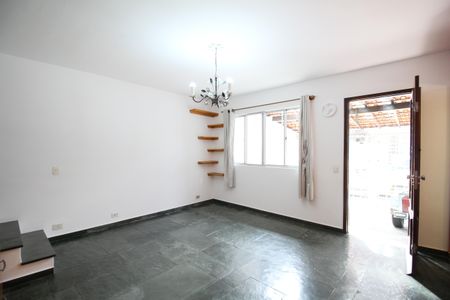 Casa à venda com 100m², 3 quartos e 2 vagasSala