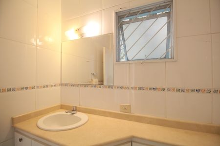 Casa à venda com 100m², 3 quartos e 2 vagasBanheiro