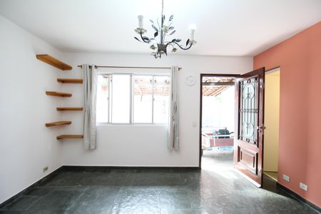 Casa à venda com 100m², 3 quartos e 2 vagasSala