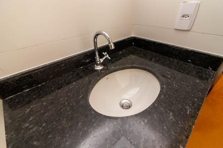 Apartamento à venda com 56m², 2 quartos e 1 vaga Apartamento à venda com 56m², 2 quartos e 1 vagaBanheiro