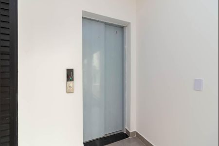 Apartamento à venda com 56m², 2 quartos e 1 vaga Apartamento à venda com 56m², 2 quartos e 1 vagaÁrea comum - Elevador