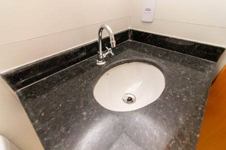 Apartamento à venda com 56m², 2 quartos e 1 vaga Apartamento à venda com 56m², 2 quartos e 1 vagaBanheiro