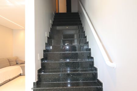 Apartamento à venda com 96m², 2 quartos e 1 vagaEscada