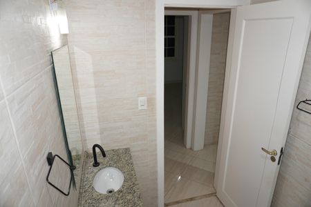 Apartamento à venda com 71m², 2 quartos e sem vagaBanheiro
