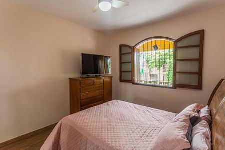 Casa à venda com 300m², 4 quartos e 4 vagasSuíte 