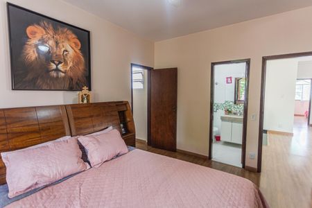 Casa à venda com 300m², 4 quartos e 4 vagasSuíte 