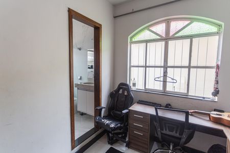 Casa à venda com 300m², 4 quartos e 4 vagasEscritório