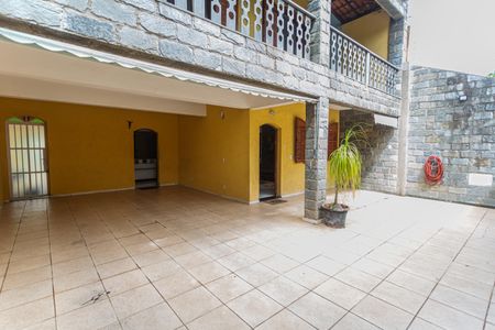 Casa à venda com 300m², 4 quartos e 4 vagasGaragem/Entrada