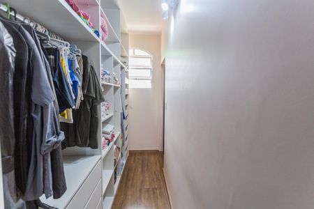 Casa à venda com 300m², 4 quartos e 4 vagasCloset da Suíte 