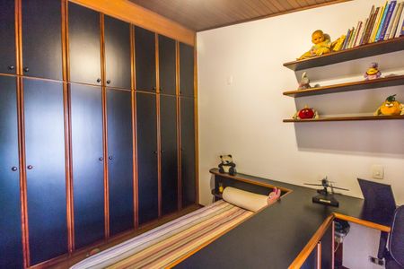 Casa de condomínio à venda com 503m², 4 quartos e 3 vagas Casa de condomínio à venda com 503m², 4 quartos e 3 vagasQuarto 3