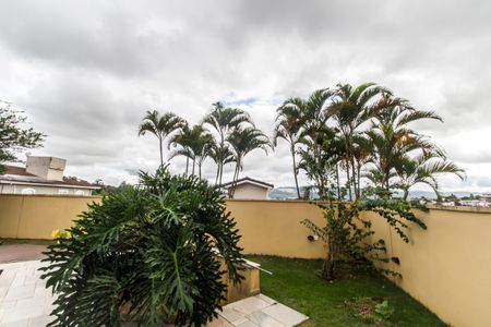 Casa de condomínio à venda com 503m², 4 quartos e 3 vagas Casa de condomínio à venda com 503m², 4 quartos e 3 vagasQuintal