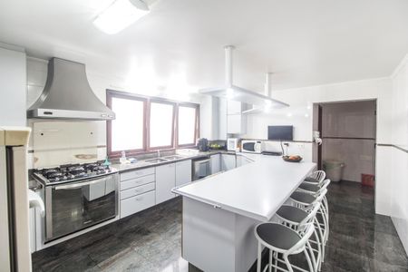 Casa de condomínio à venda com 503m², 4 quartos e 3 vagas Casa de condomínio à venda com 503m², 4 quartos e 3 vagasCozinha