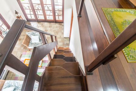 Casa de condomínio à venda com 503m², 4 quartos e 3 vagas Casa de condomínio à venda com 503m², 4 quartos e 3 vagasEscada - Casa 2