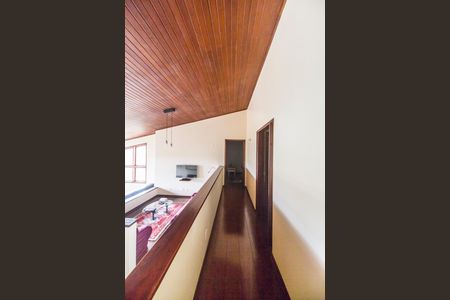 Casa de condomínio à venda com 503m², 4 quartos e 3 vagas Casa de condomínio à venda com 503m², 4 quartos e 3 vagasCorredor