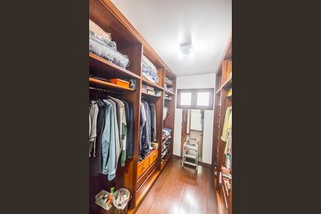 Casa de condomínio à venda com 503m², 4 quartos e 3 vagas Casa de condomínio à venda com 503m², 4 quartos e 3 vagasCloset da suíte 1