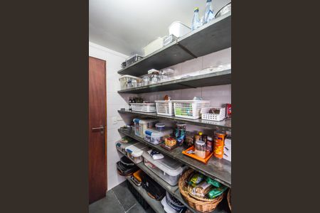 Casa de condomínio à venda com 503m², 4 quartos e 3 vagas Casa de condomínio à venda com 503m², 4 quartos e 3 vagasDespensa