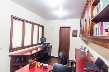 Casa de condomínio à venda com 503m², 4 quartos e 3 vagas Casa de condomínio à venda com 503m², 4 quartos e 3 vagasEscritório