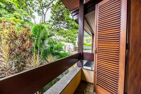 Casa de condomínio à venda com 503m², 4 quartos e 3 vagas Casa de condomínio à venda com 503m², 4 quartos e 3 vagasVista do Quarto 4