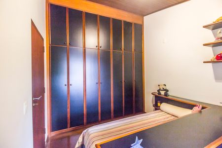 Casa de condomínio à venda com 503m², 4 quartos e 3 vagas Casa de condomínio à venda com 503m², 4 quartos e 3 vagasQuarto 3