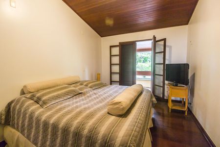 Casa de condomínio à venda com 503m², 4 quartos e 3 vagas Casa de condomínio à venda com 503m², 4 quartos e 3 vagasSuíte 2