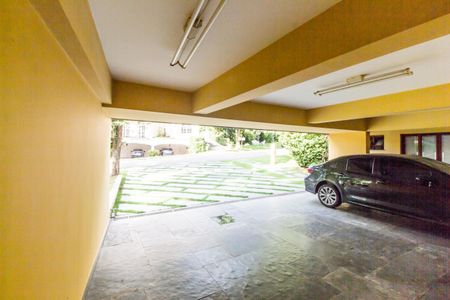 Casa de condomínio à venda com 503m², 4 quartos e 3 vagas Casa de condomínio à venda com 503m², 4 quartos e 3 vagasGaragem