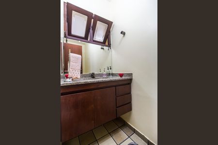 Casa de condomínio à venda com 503m², 4 quartos e 3 vagas Casa de condomínio à venda com 503m², 4 quartos e 3 vagasLavabo