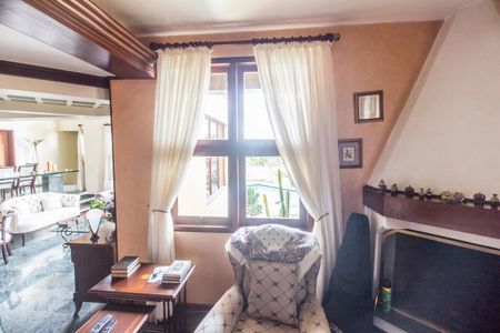 Casa de condomínio à venda com 503m², 4 quartos e 3 vagas Casa de condomínio à venda com 503m², 4 quartos e 3 vagasSala de TV