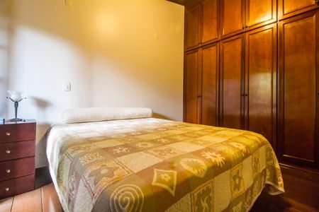 Casa de condomínio à venda com 503m², 4 quartos e 3 vagas Casa de condomínio à venda com 503m², 4 quartos e 3 vagasQuarto 4