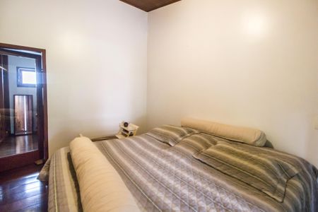 Casa de condomínio à venda com 503m², 4 quartos e 3 vagas Casa de condomínio à venda com 503m², 4 quartos e 3 vagasSuíte 2