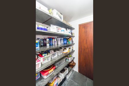 Casa de condomínio à venda com 503m², 4 quartos e 3 vagas Casa de condomínio à venda com 503m², 4 quartos e 3 vagasDespensa