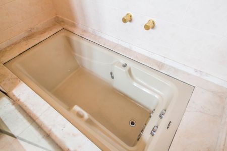 Casa de condomínio à venda com 503m², 4 quartos e 3 vagas Casa de condomínio à venda com 503m², 4 quartos e 3 vagasBanheiro da Suíte 2