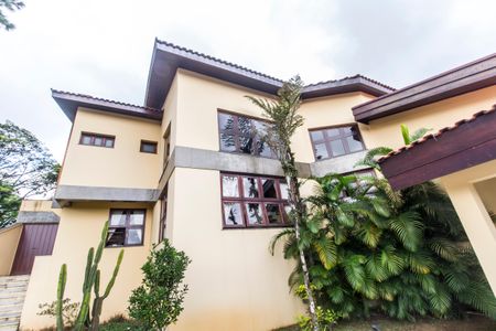 Casa de condomínio à venda com 503m², 4 quartos e 3 vagas Casa de condomínio à venda com 503m², 4 quartos e 3 vagasFachada