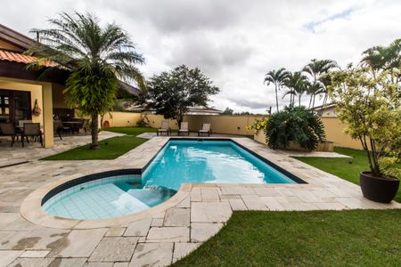 Casa de condomínio à venda com 503m², 4 quartos e 3 vagas Casa de condomínio à venda com 503m², 4 quartos e 3 vagasPiscina