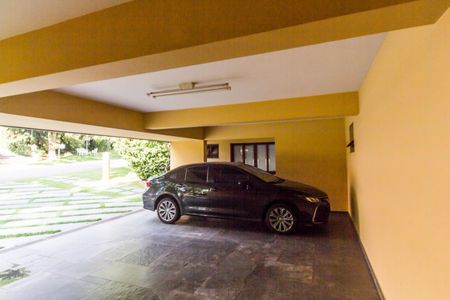Casa de condomínio à venda com 503m², 4 quartos e 3 vagas Casa de condomínio à venda com 503m², 4 quartos e 3 vagasGaragem