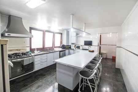 Casa de condomínio à venda com 503m², 4 quartos e 3 vagas Casa de condomínio à venda com 503m², 4 quartos e 3 vagasCozinha