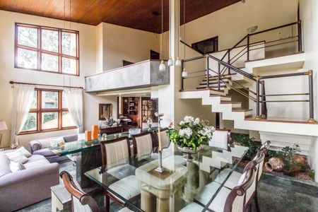 Casa de condomínio à venda com 503m², 4 quartos e 3 vagas Casa de condomínio à venda com 503m², 4 quartos e 3 vagasSala de Jantar