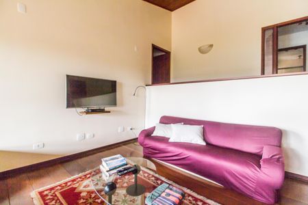 Casa de condomínio à venda com 503m², 4 quartos e 3 vagas Casa de condomínio à venda com 503m², 4 quartos e 3 vagasSala de TV