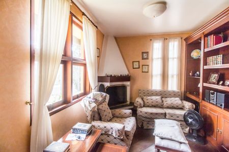 Casa de condomínio à venda com 503m², 4 quartos e 3 vagas Casa de condomínio à venda com 503m², 4 quartos e 3 vagasSala de TV