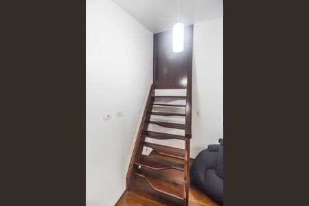 Casa de condomínio à venda com 503m², 4 quartos e 3 vagas Casa de condomínio à venda com 503m², 4 quartos e 3 vagasEscada - Casa 2