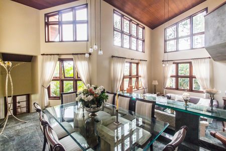 Casa de condomínio à venda com 503m², 4 quartos e 3 vagas Casa de condomínio à venda com 503m², 4 quartos e 3 vagasSala de Jantar