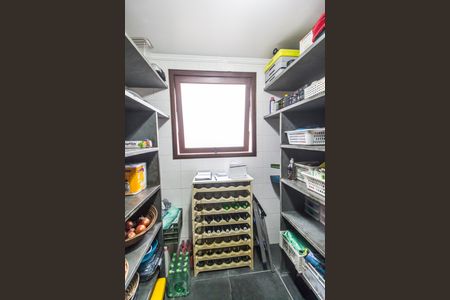 Casa de condomínio à venda com 503m², 4 quartos e 3 vagas Casa de condomínio à venda com 503m², 4 quartos e 3 vagasDespensa