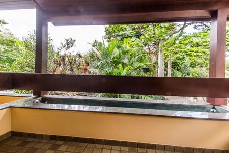 Casa de condomínio à venda com 503m², 4 quartos e 3 vagas Casa de condomínio à venda com 503m², 4 quartos e 3 vagasVaranda da Suíte 1